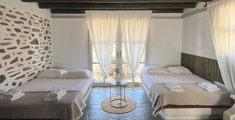 Paros Prive Breakfast daily cleaning included